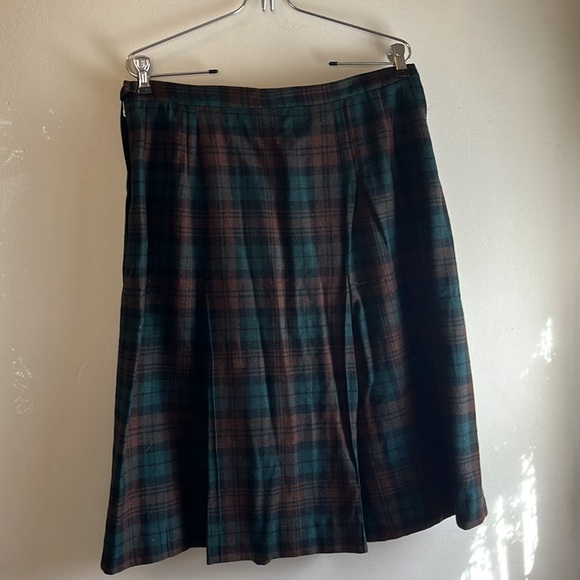 Vintage Selfridges maroon and green wool plaid skirt size medium - Picture 2 of 4